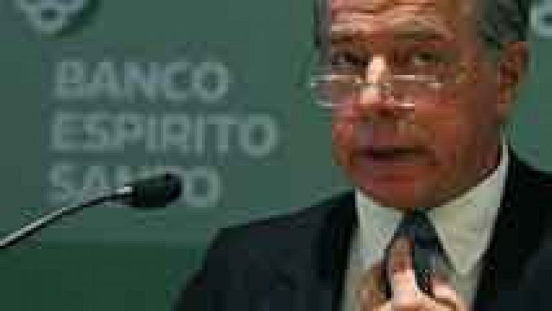 El ex presidente del Banco portugués Espirito Santo ha sido conducido por la Policía ante el juzgado para declarar sobre un caso de blanqueo de capitales
