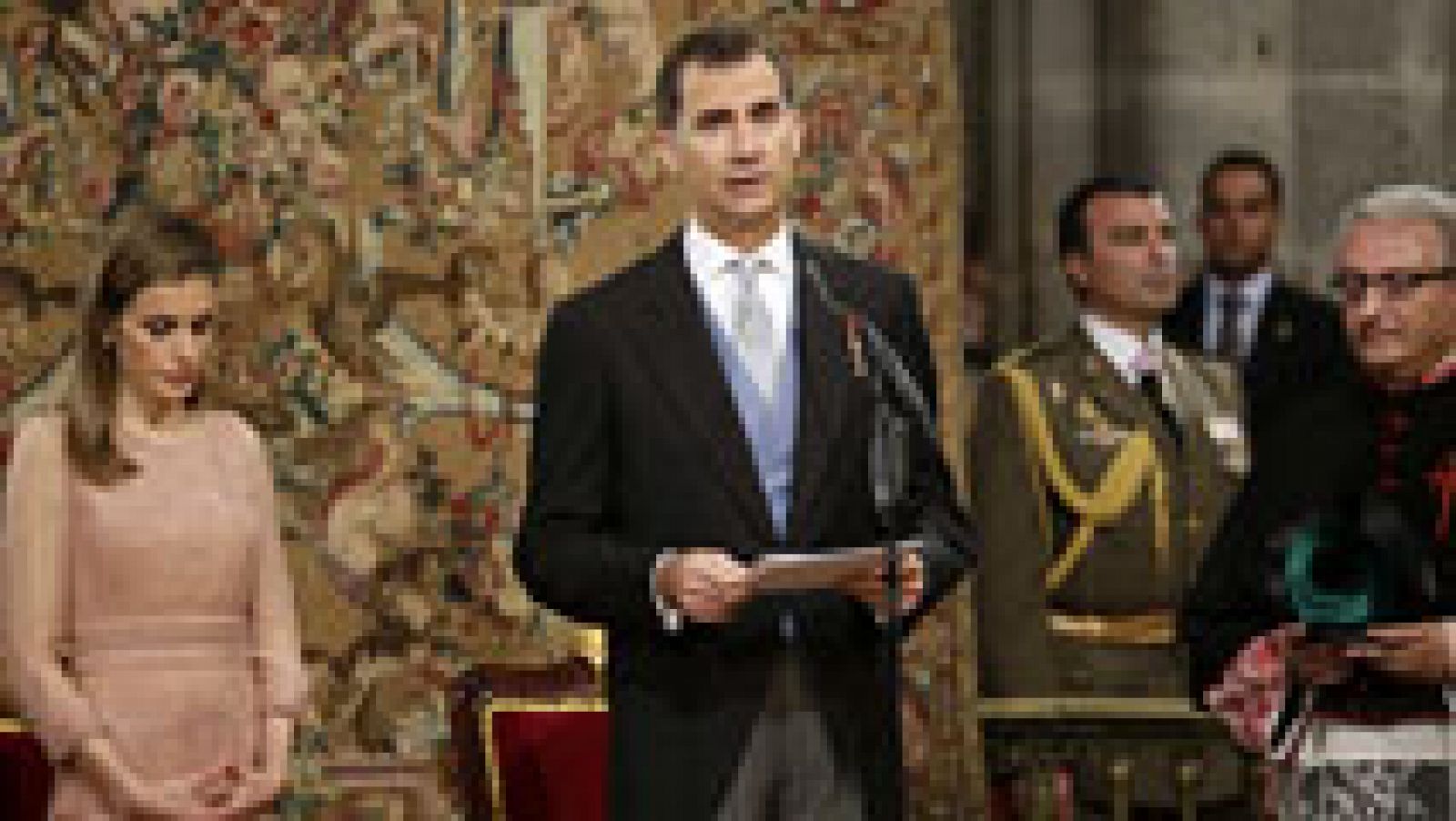 Informativo 24h: Felipe VI recuerda en Santiago a las víctimas de Angrois y  los afectados por el paro | RTVE Play