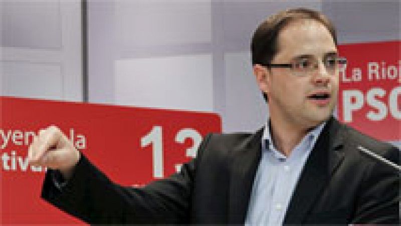 César Luena, secretario de Organización, y Micaela Navarro, presidenta del PSOE 