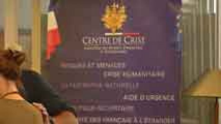 Telediario 1 - El gobierno frances, volcado en al apoyo a familiares