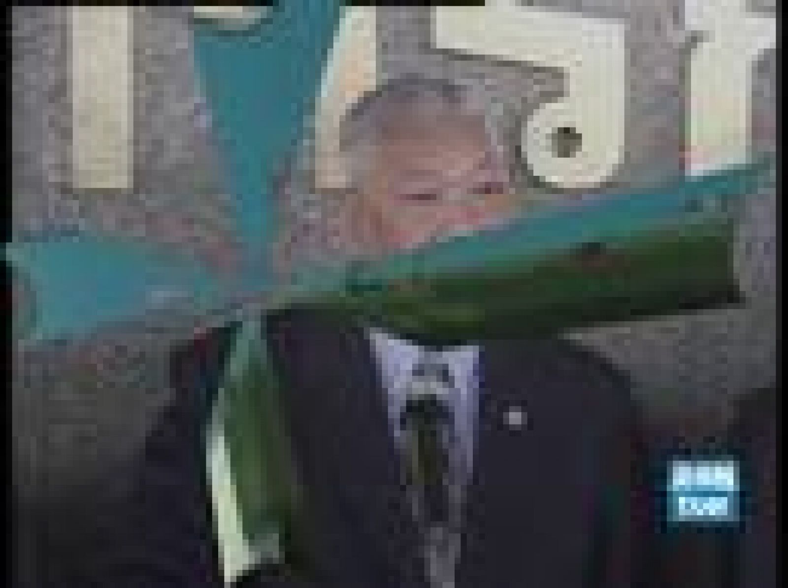 Los manifestantes toman las sedes del Gobierno tailandés y de la televisión estatal.