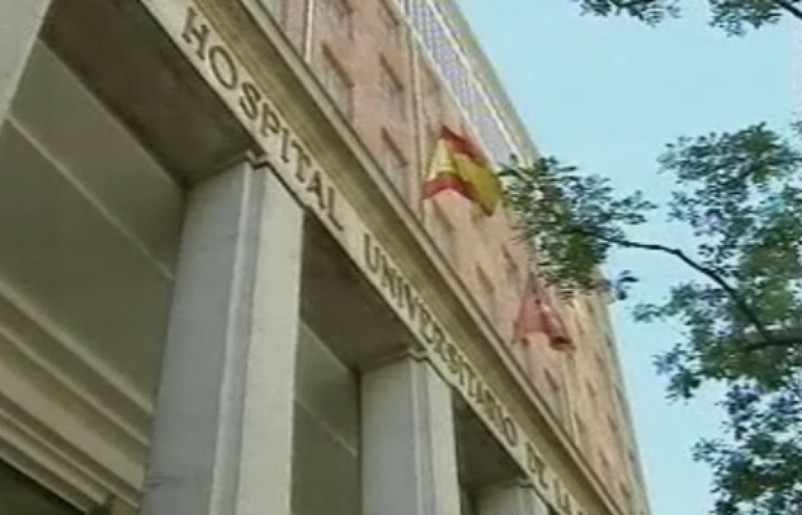  Es Kim Yvonne Tate Pérez, una profesora de 30 años, ingresada en el Hospital de La Princesa con varios traumatismos y neumotórax. Otros quince supervivientes de ese accidente continúan ingresados en varios hospitales madrileños. El peor pronóstico es para una mujer de 44 años hospitalizada en el Ramón y Cajal que se encuentra en coma, probablemente irreversible aunque en las últimas horas ha experimentado una ligera mejoría. En ese hospital se encuentra también  otro herido, de 57 años, cuyo estado está considerado grave.