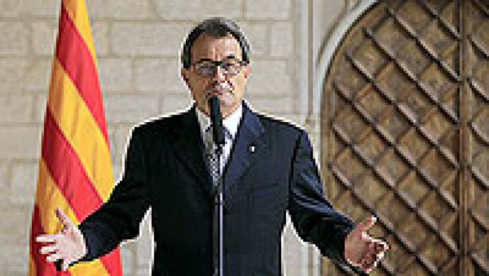 Informativo 24h - Jordi Pujol dimite como presidente honorífico de CDC y CiU y renuncia a su sueldo vitalicio