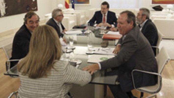 Telediario 1 - Gobierno y agentes sociales se comprometen a poner en marcha un plan de empleo este año