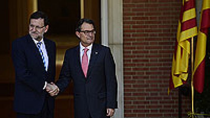 Frío saludo entre Rajoy y Artur Mas a su llegada a la Moncloa