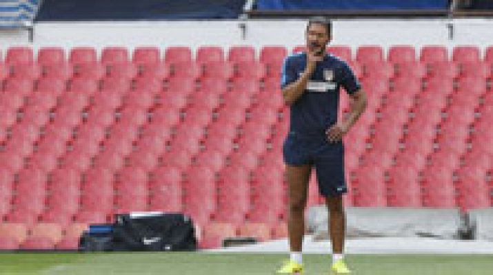 Simeone reconoce el interés del Atlético por 'Chicharito'