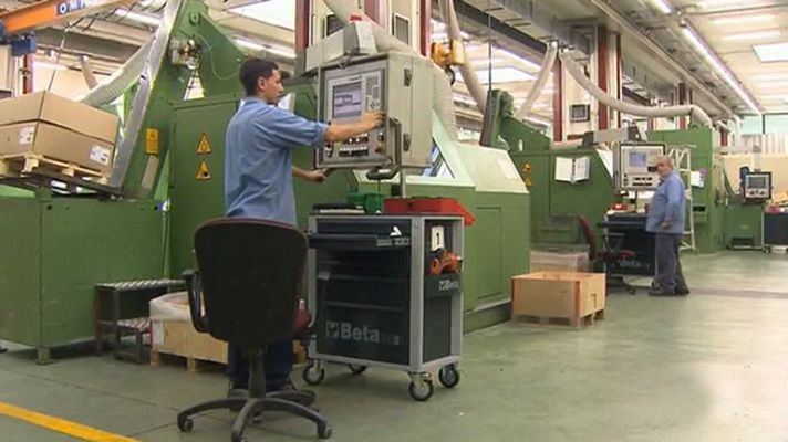 Telediario 1 - La reforma fiscal reduce de siete a cinco los tramos del IRPF