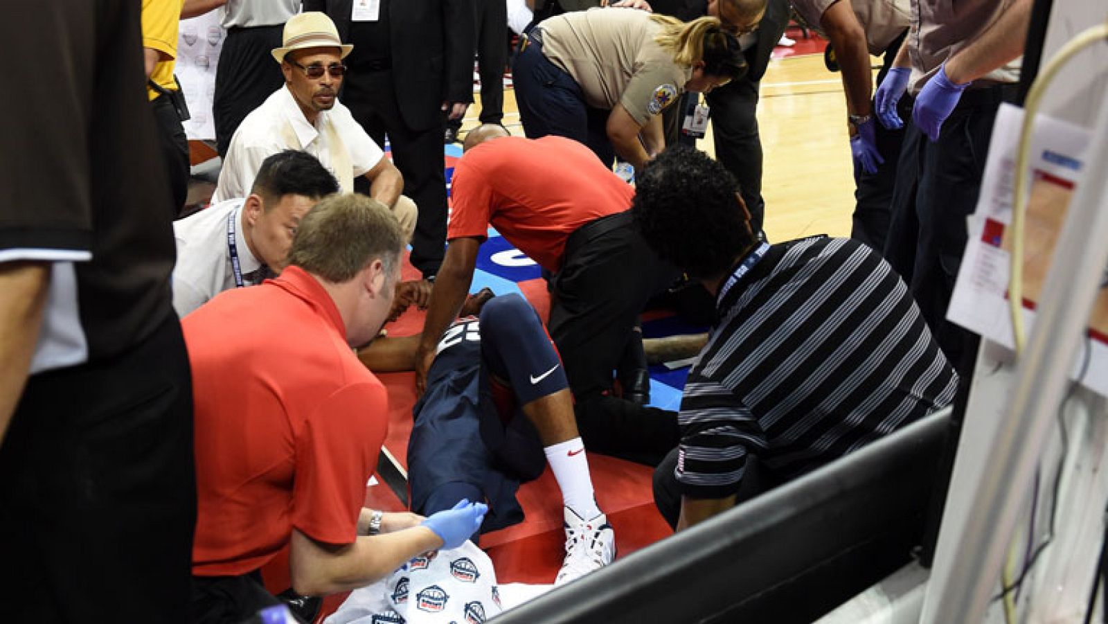 Paul George se lesiona de gravedad y causa baja en EE.UU para el Mundobasket | Ver