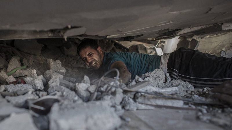 El amanecer deja al descubierto los efectos de otra noche de bombardeos sobre la Franja de Gaza