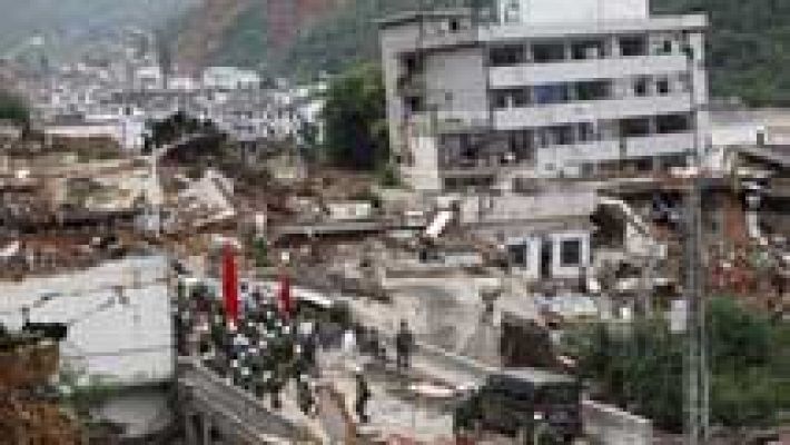 Terremoto de magnitud 6,3 sacude China con casi 400 muertos