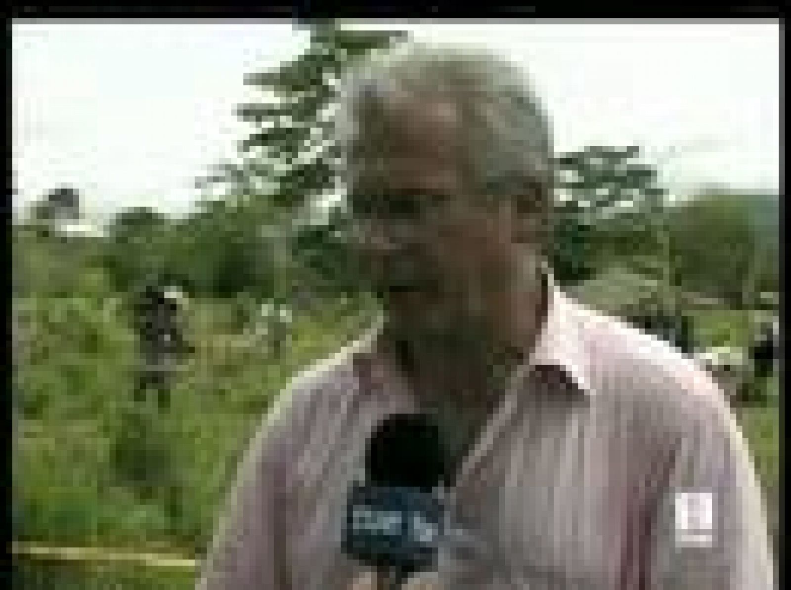 Garzón asiste en Colombia a la exhumación de víctimas de los paramilitares | Ver