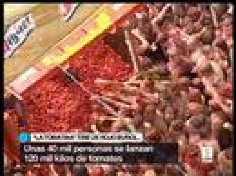 La localidad valenciana de Buñol se ha inundado de jugo de tomate en la celebración un año más de la Tomatina, celebración a la que han acudido más de 40.000 personas. 