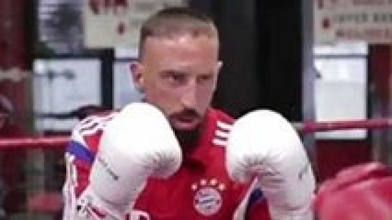 El jugador del Bayern de Munich aprovechó la gira norteamericana de su equipo para boxear en el legendario Gleason's. Se trata del gimnasio en el que comenzaron sus carreras boxeadores de la talla de Mike Tyson o Muhammad Ali.