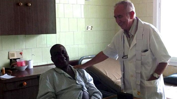 Telediario 1 - El religioso español Miguel Pajares, aislado en un hospital de Liberia, tiene el ébola