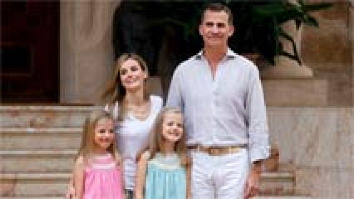 Los reyes posan con sus hijas en Mallorca
