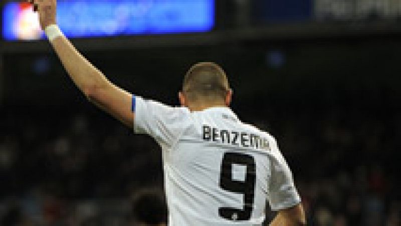 El Real Madrid ha renovado a su delantero Karim Benzema hasta el año 2019. El francés finalizaba contrato en 2015.