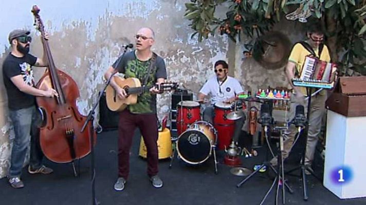 Sonido directo con - La Pop. Petita Orquestra Peiotaire