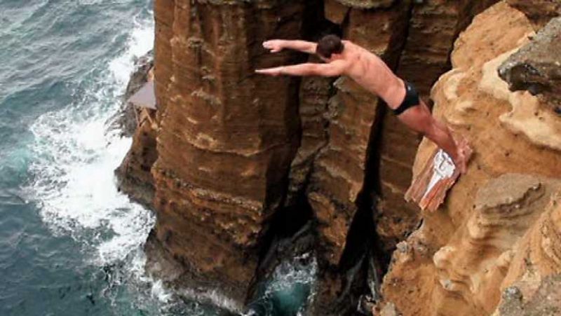 Saltos de acantilados - Red Bull Cliff Diving. Prueba Azores - ver ahora