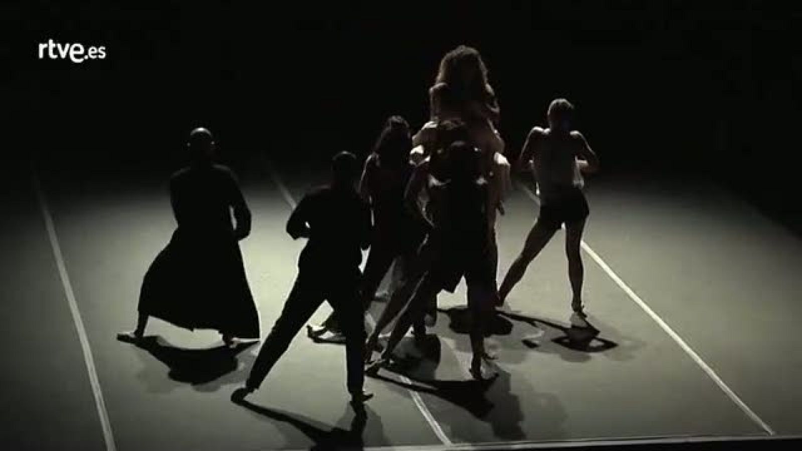  Atención obras - Festival de Teatro de Nápoles - Danza de diferentes tonalidades