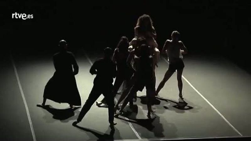  Atención obras - Festival de Teatro de Nápoles - Danza de diferentes tonalidades