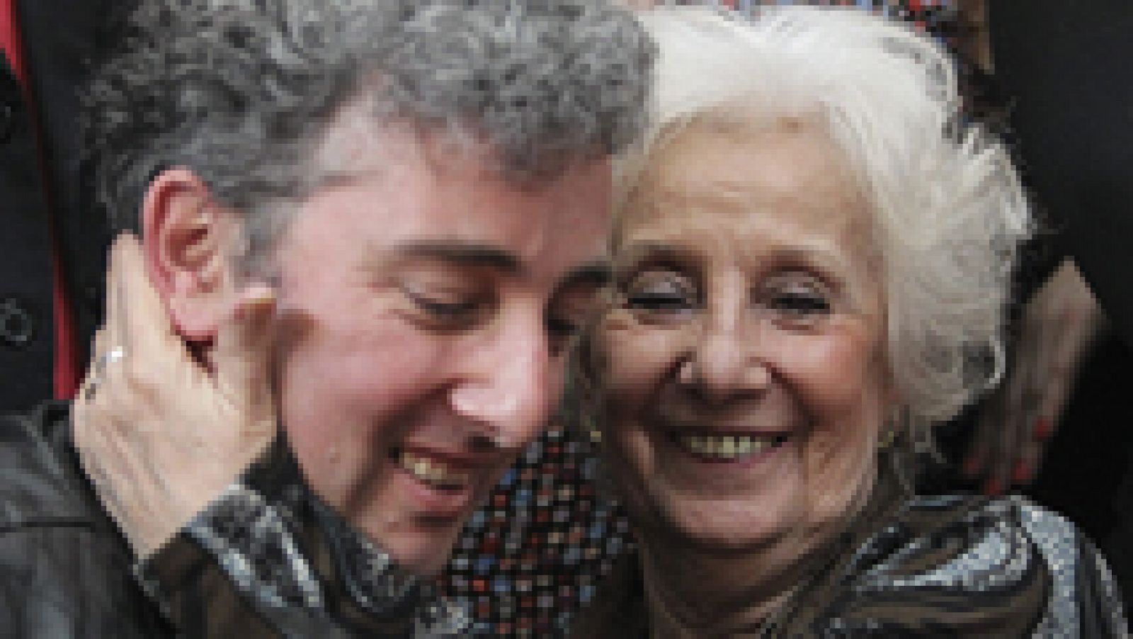 Informativo 24h: Un abrazo que pone fin a 36 años de búsqueda en Argentina | RTVE Play