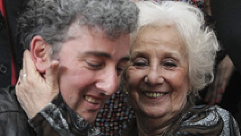 Un abrazo que pone fin a 36 años de búsqueda en Argentina