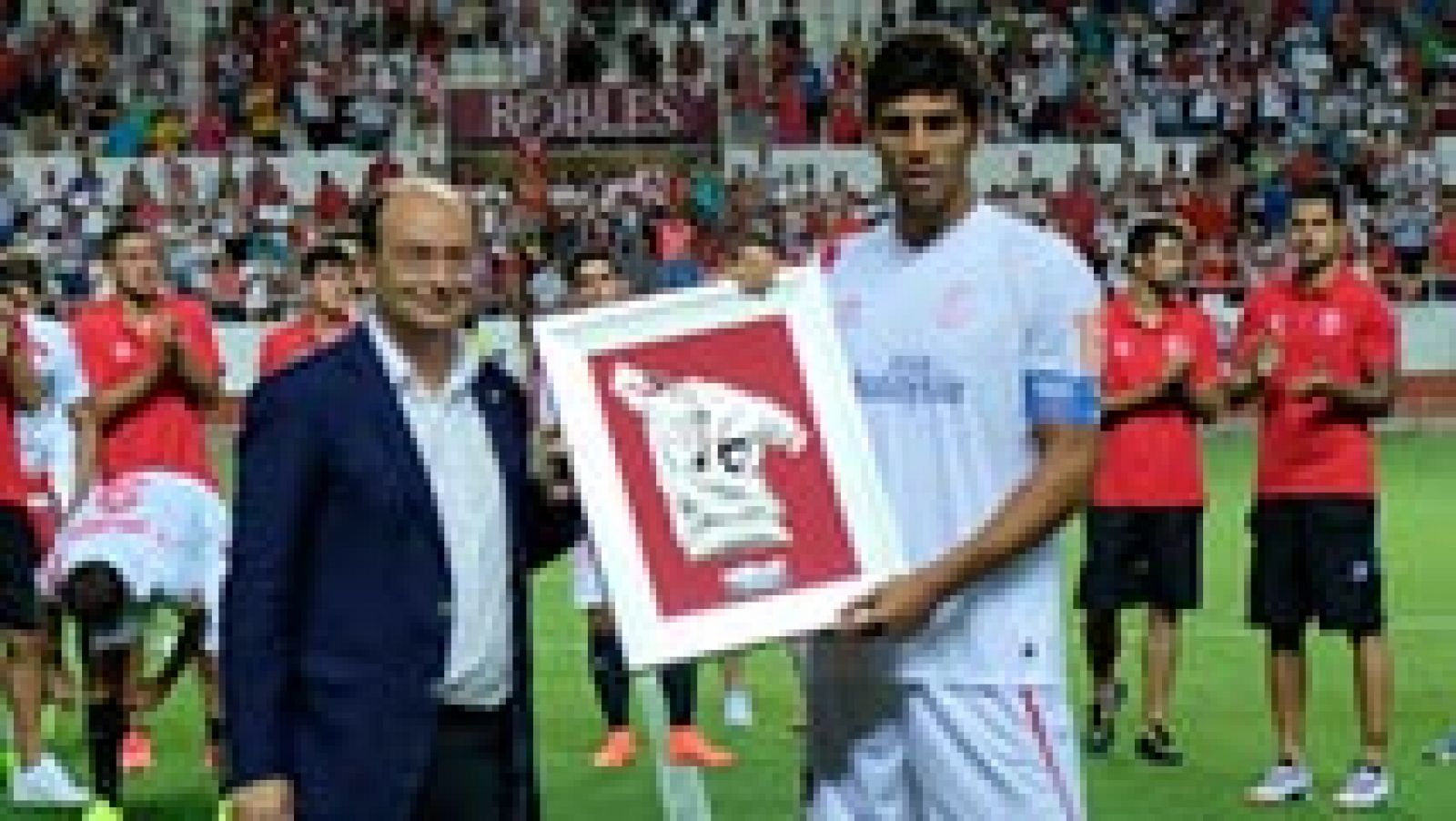 Telediario 1: El Sevilla ultima su preparación para la Supercopa ganando el Trofeo Antonio Puerta | RTVE Play