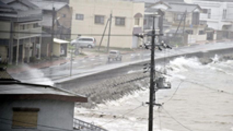 El tifón 'Halong' deja al menos cuatro muertos a su paso por Japón