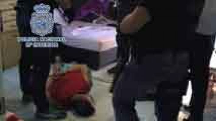 Telediario 1 - Liberadas once mujeres obligadas a prostituirse