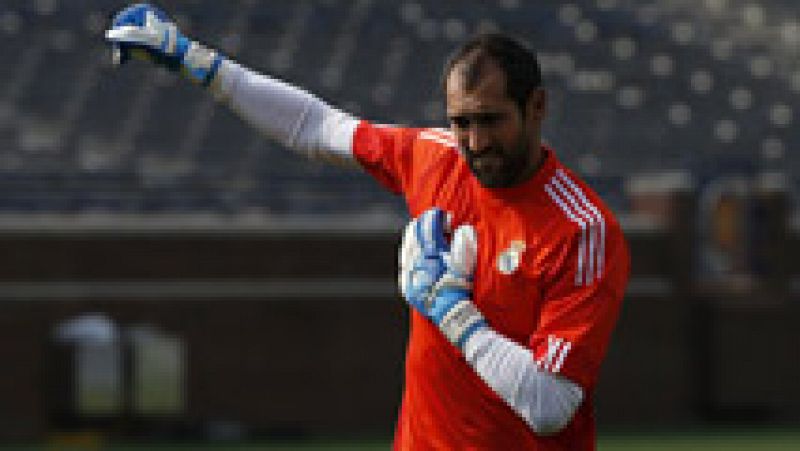 El portero del Real Madrid Diego López se ha entrenado en solitario y en el gimnasio en el que podía ser su últimio entrenamiento con los blancos antes de partir a Milán. 