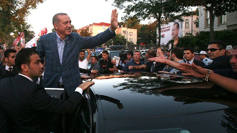 Tayip Erdogan gana en primera vuelta las elecciones presidenciales de Turquía