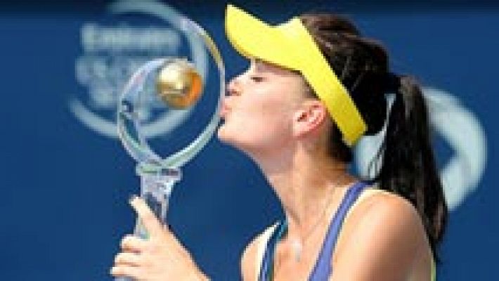 Agnieszka Radwanska tumba a Venus Williams
