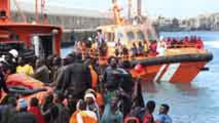 Telediario 1 - Salvamento Marítimo envía al Estrecho más barcos