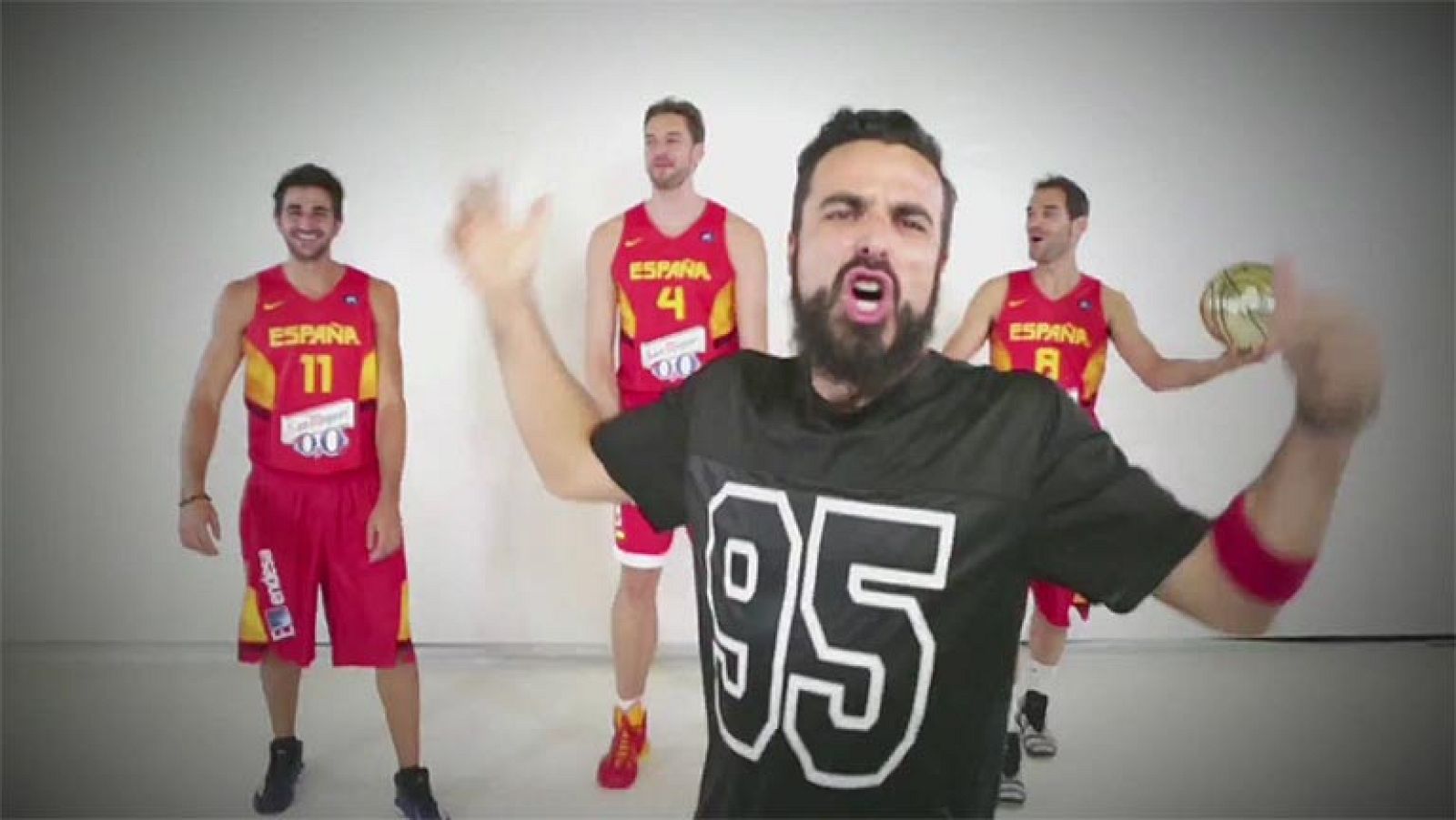 La selección continúa su preparación para el Mundobasket 2014 al ritmo de 'Sube la Copa', el himno del campeonato, cantado por el artista Huecco.
