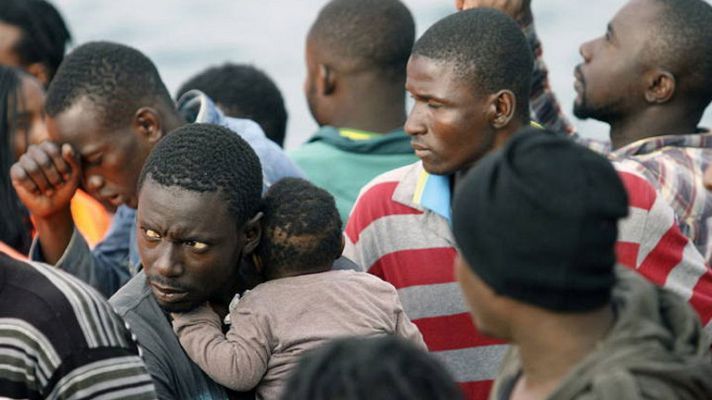 Telediario 1 - Intentos masivos de cruzar el Estrecho