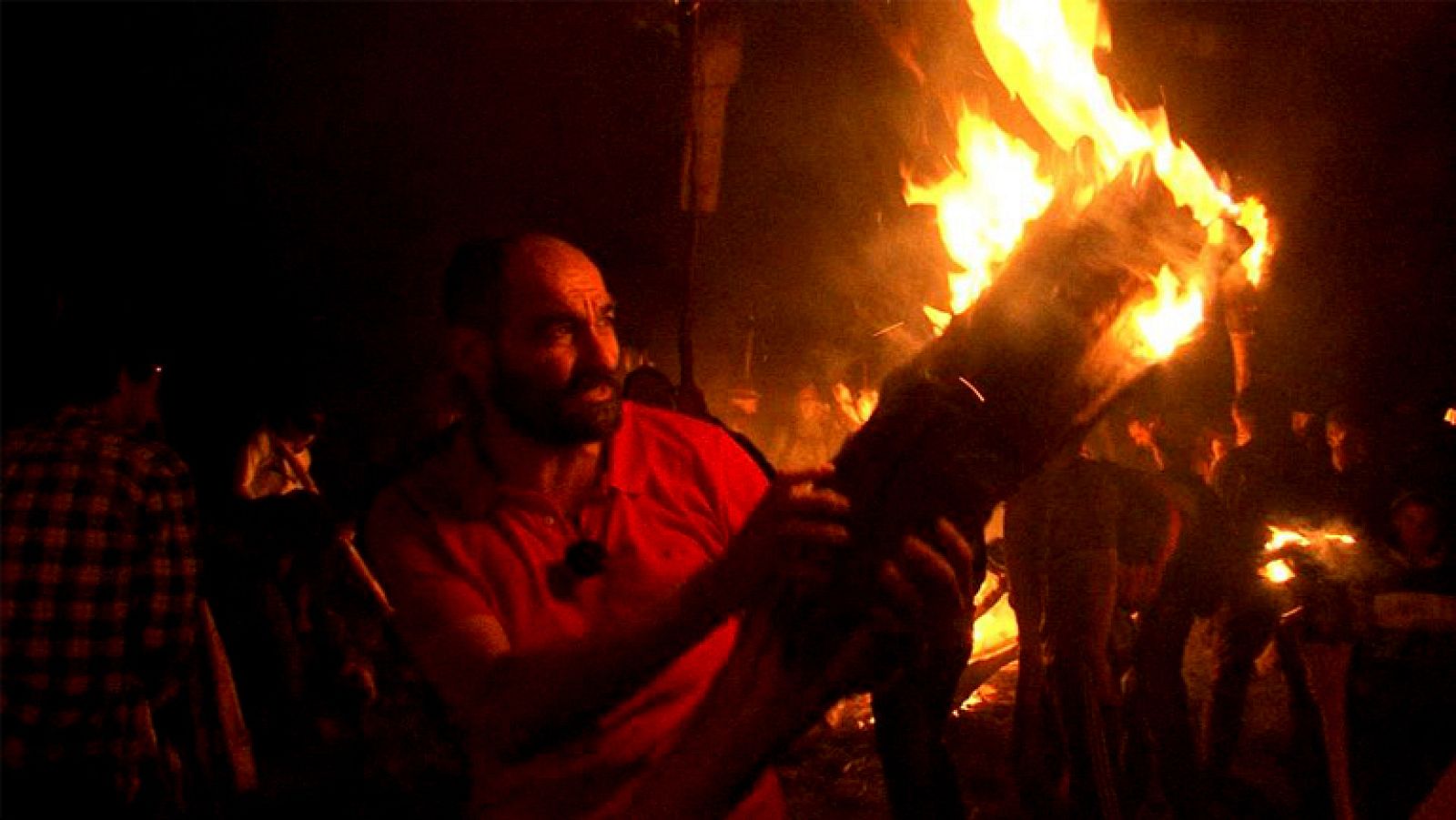 Comando Actualidad - Fuego, vino y pan - La bajada de las Fallas - Comando Actualidad | Ver