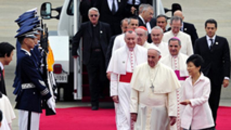  El papa Francisco llega a Seúl en su primera visita a Asia