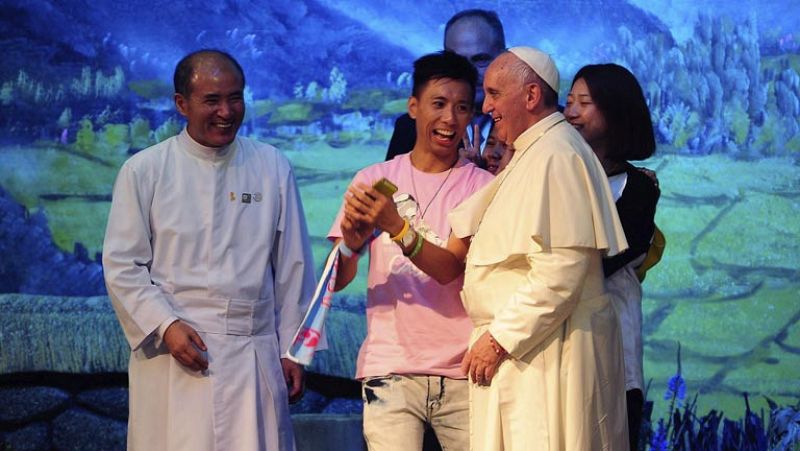El papa Francisco de viaje en Asia ha pedido a los coreanos que recen y trabajen por la unidad