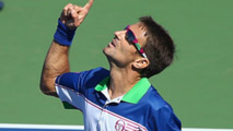 El español Tommy Robredo ha dado la sorpresa en el Masters 1000 de Cincinnati al derrotar y eliminar al número uno del mundo, Novak Djokovic.