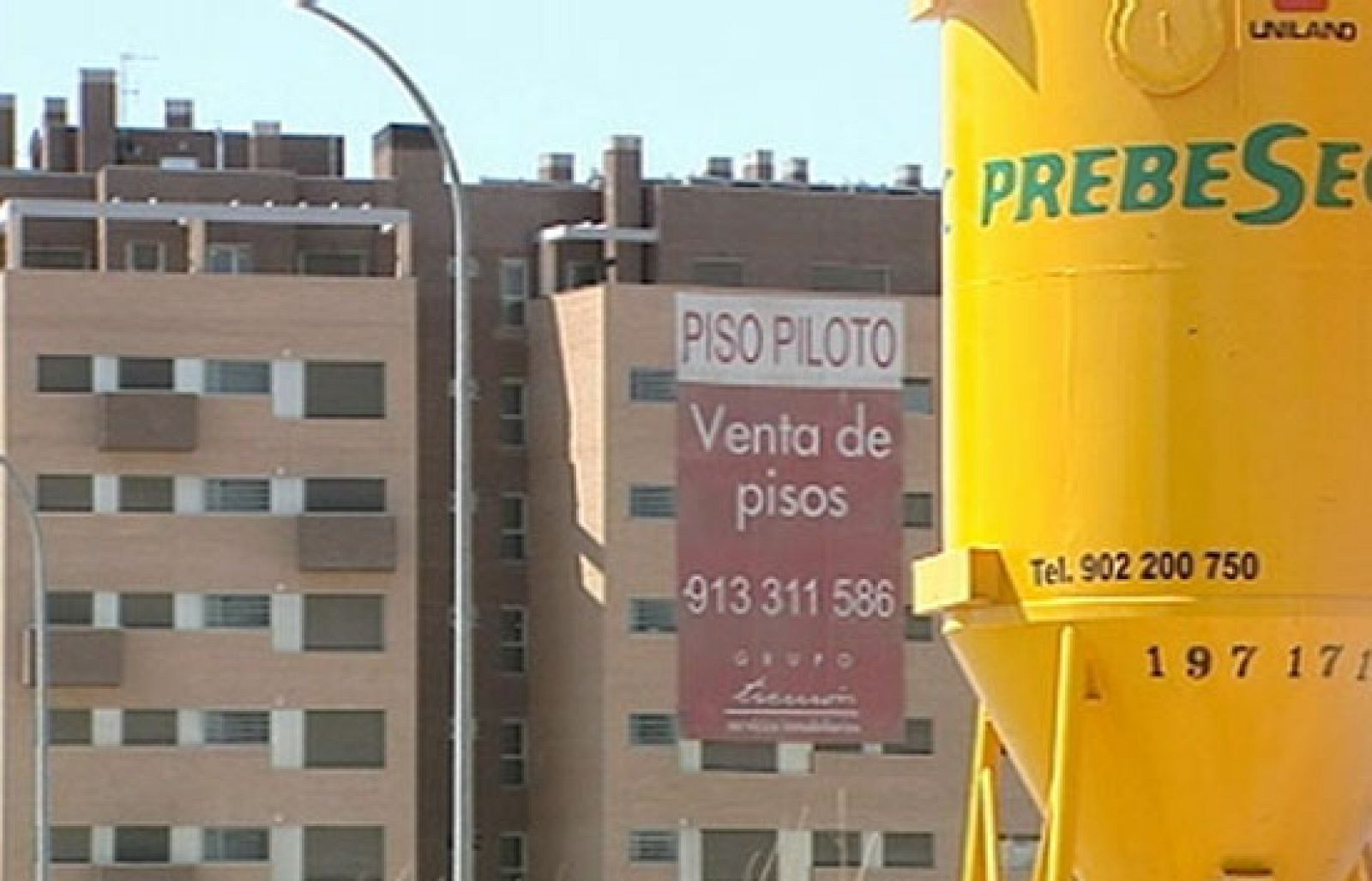  Se compran menos viviendas, se conceden menos préstamos y de menor cuantía.  