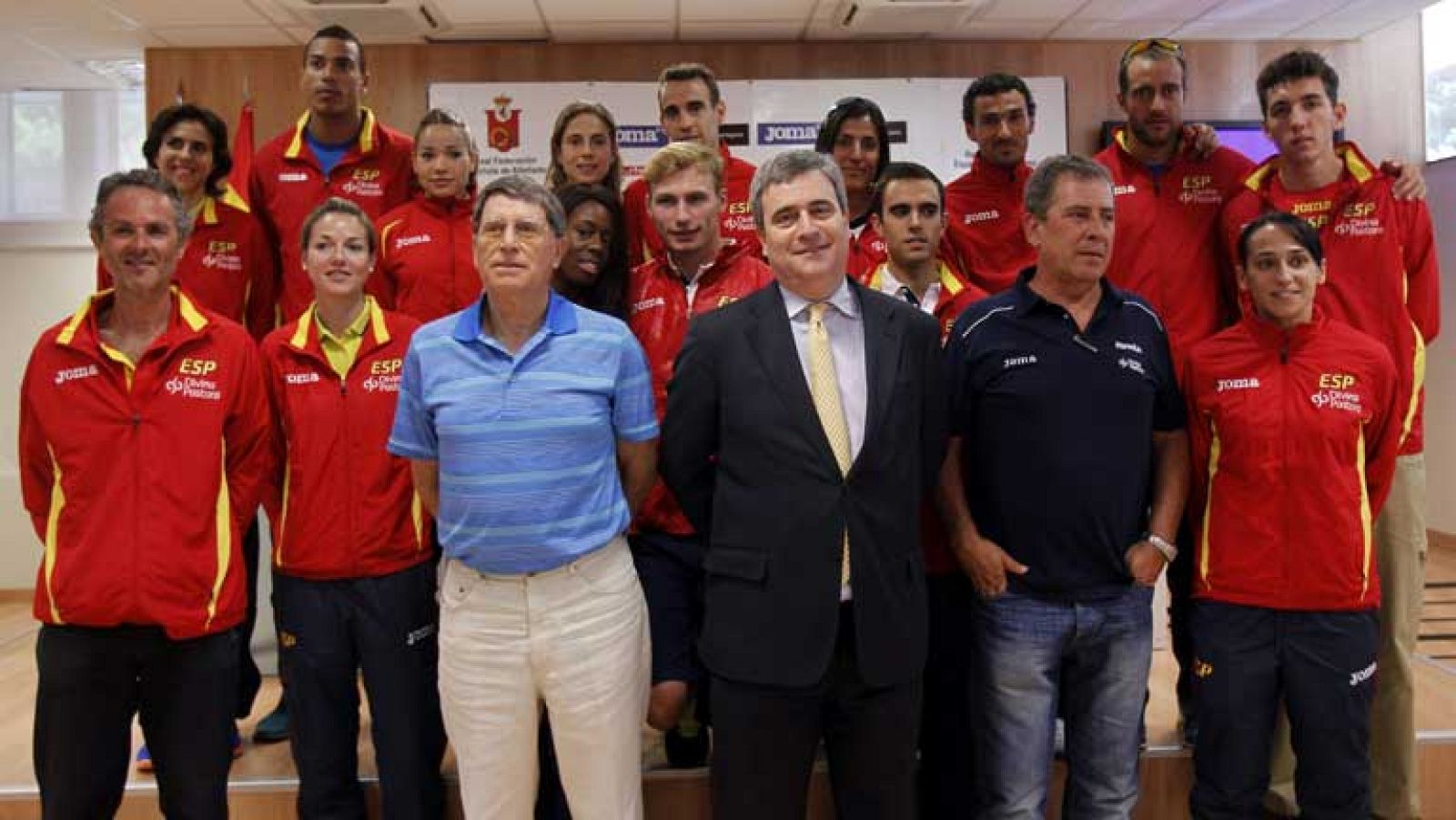 La española Sandra Aguilar tuvo que retirarse de la maratón femenina por problemas físicos. Y Mientras el seleccionador español ha hablado de las opciones españolas de medalla y de la polémica por el bronce de Mullera y la descalificación de Mekisi.