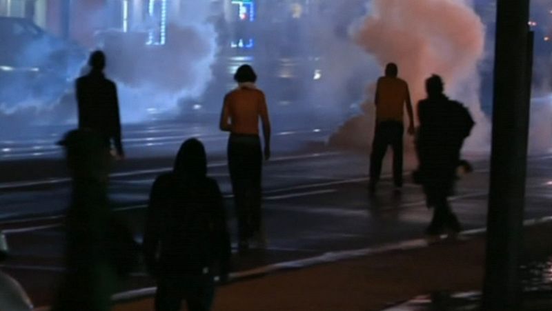 Tensión en Misuri durante el toque de queda declarado por el gobernador