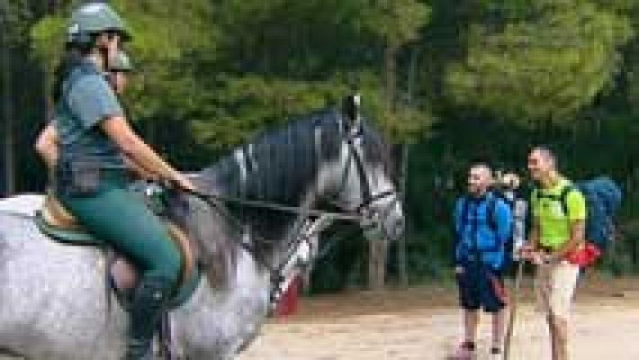 La Guardia Civil da protección en el camino de Santiago