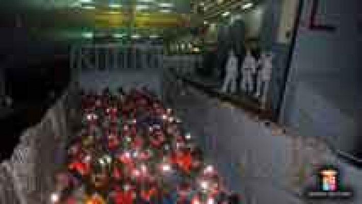 Telediario 1 - La marina italiana rescata a 1.900 personas frente a Sicilia