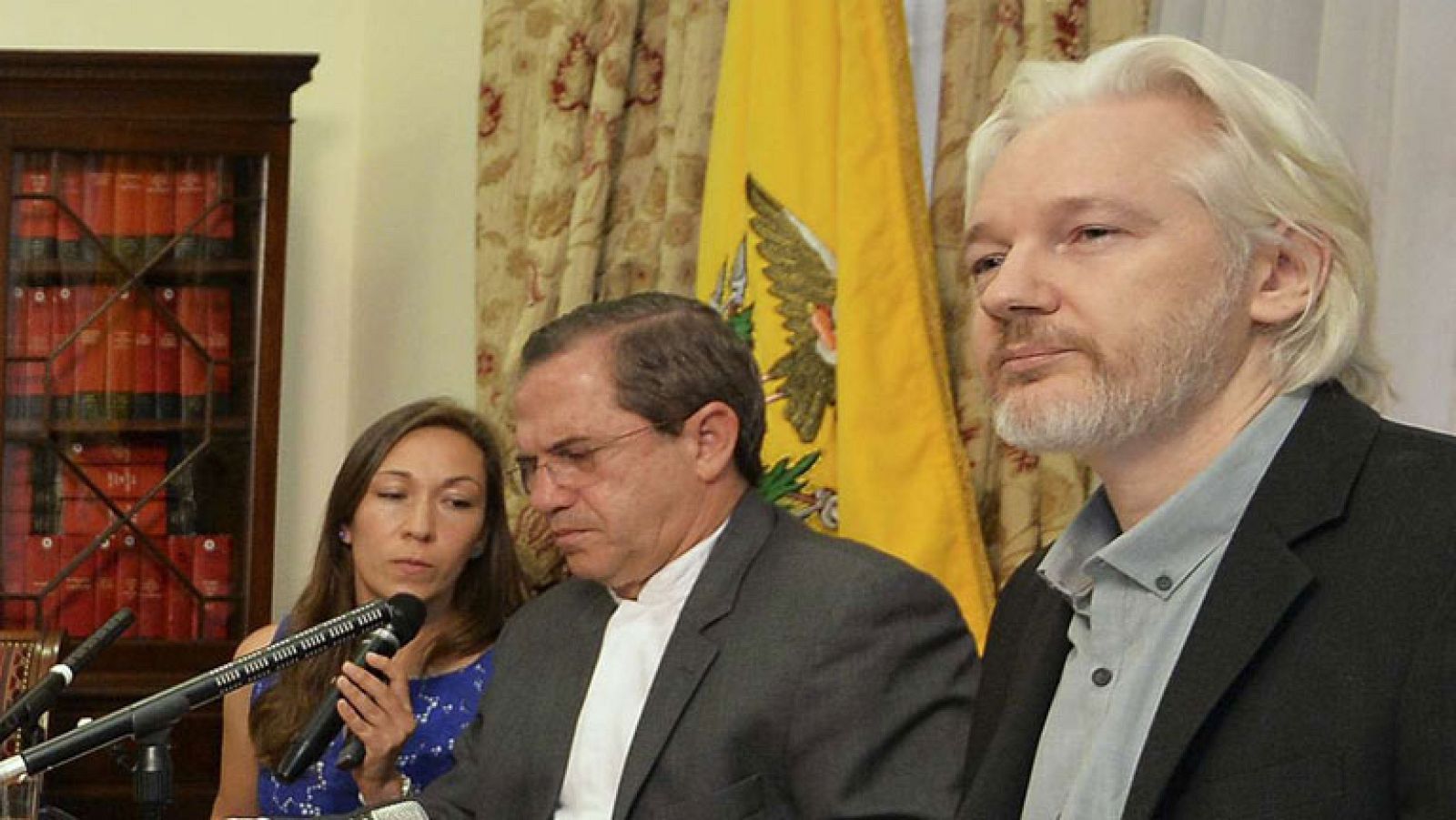 Julian Assange anuncia que pronto abandonará la embajada de Ecuador en Londres, donde lleva refugiado más de dos años
