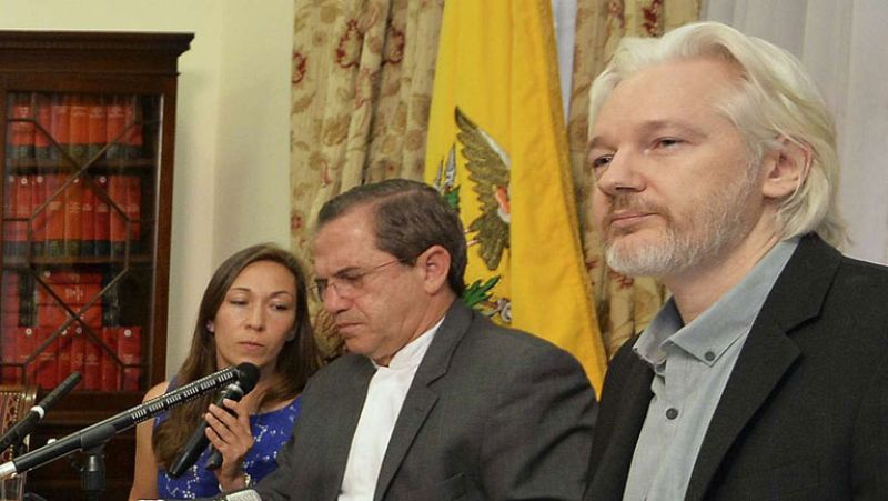 Julian Assange anuncia que pronto abandonará la embajada de Ecuador en Londres, donde lleva refugiado más de dos años