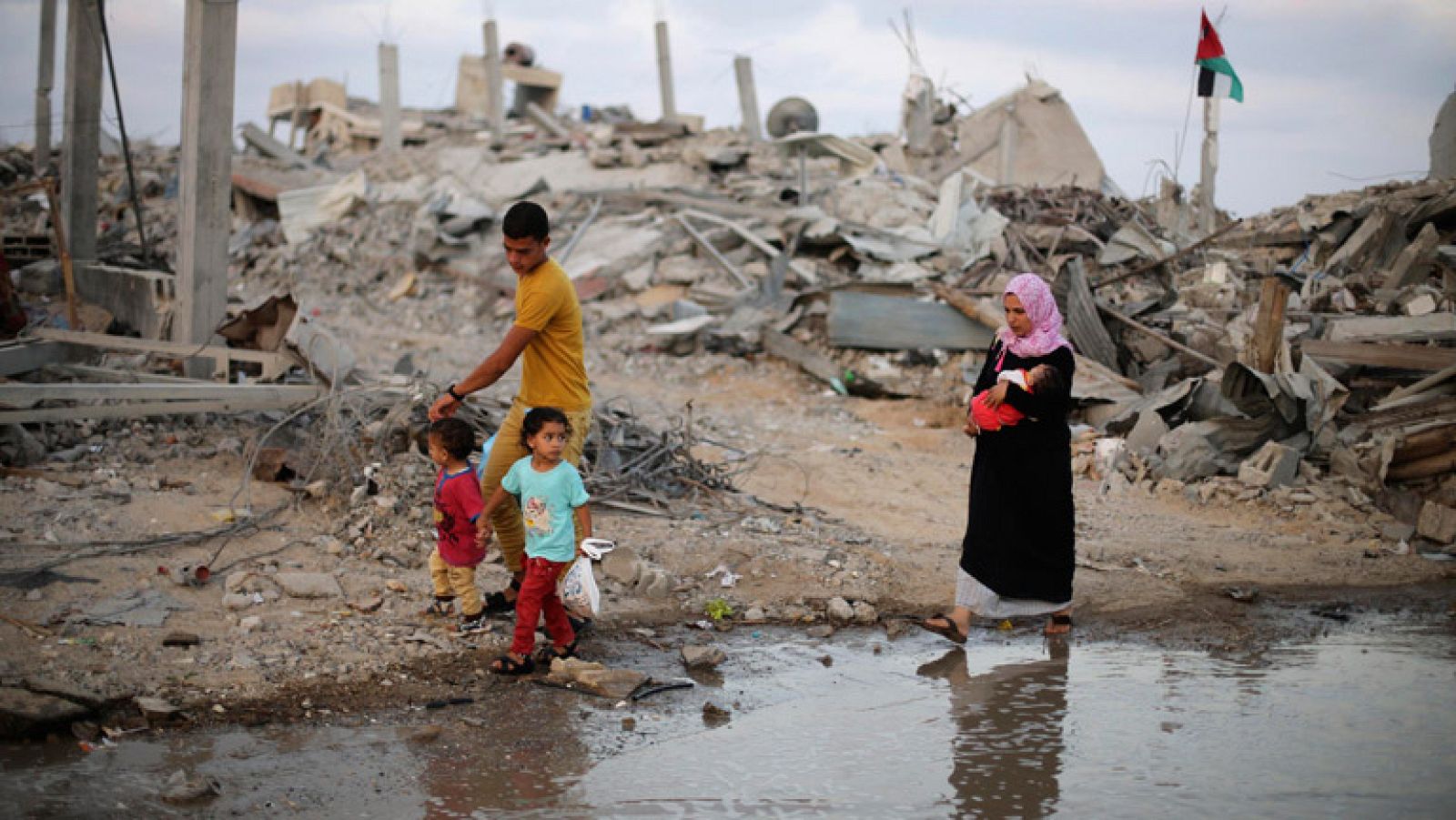 Israel y Hamás acuerdan prolongar la tregua 24 horas más para continuar las negociaciones