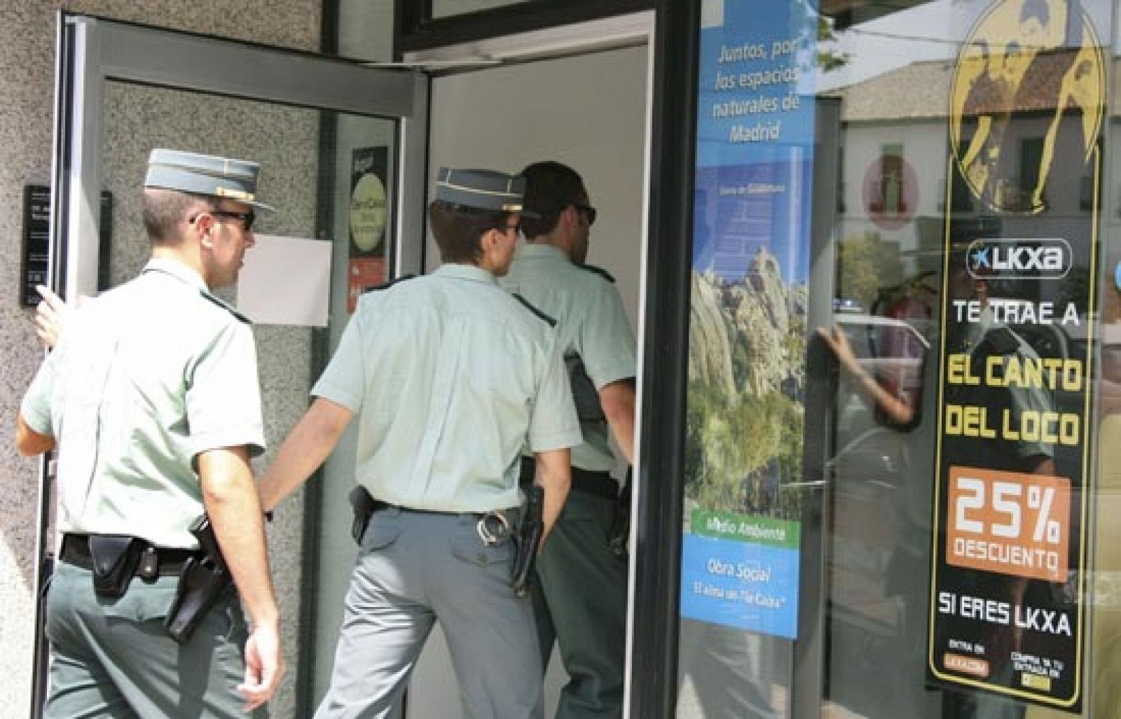 Atraco en una sucursal de 'La Caixa' de Torrejón de Velasco | Ver