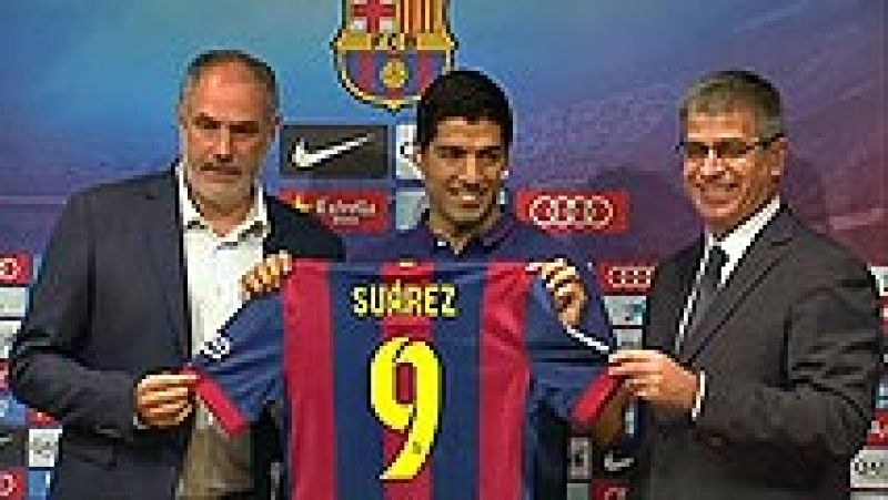 El delantero uruguayo ha tenido palabras de agradecimiento para el FC Barcelona en sus primeras palabras como jugador del equipo blaugrana. Un día después de debutar en el Joan Gamper, Suárez ha sido presentado en el Camp Nou.