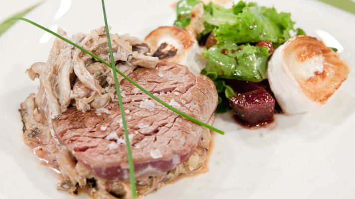 RTVE Cocina - Ensalada de remolacha y solomillo relleno de setas